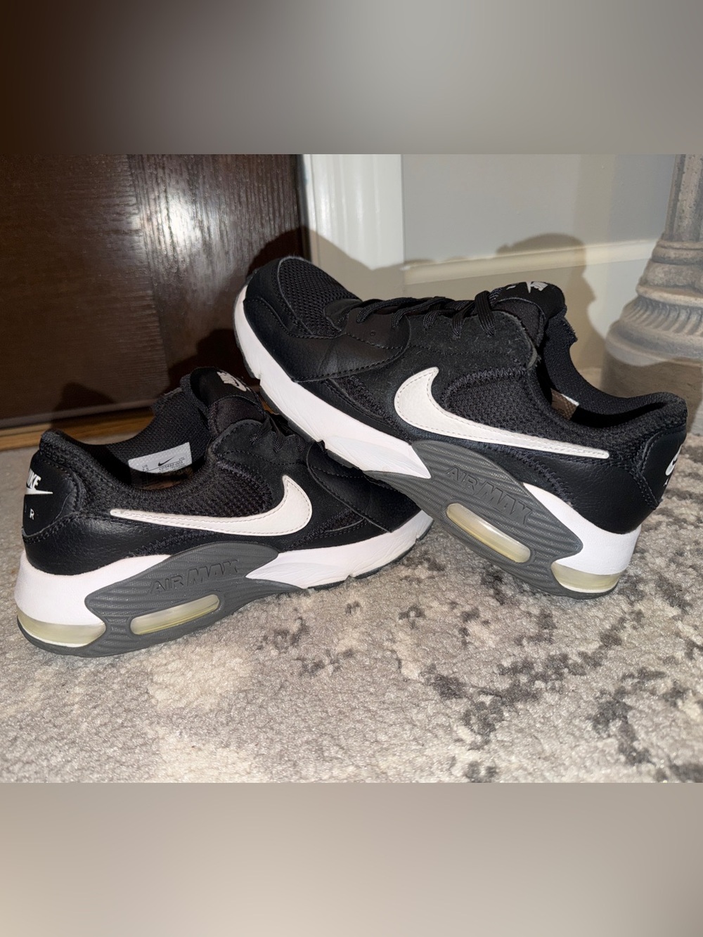 Women’s Size 7.5 Nike Black and White Air Max Sneakers